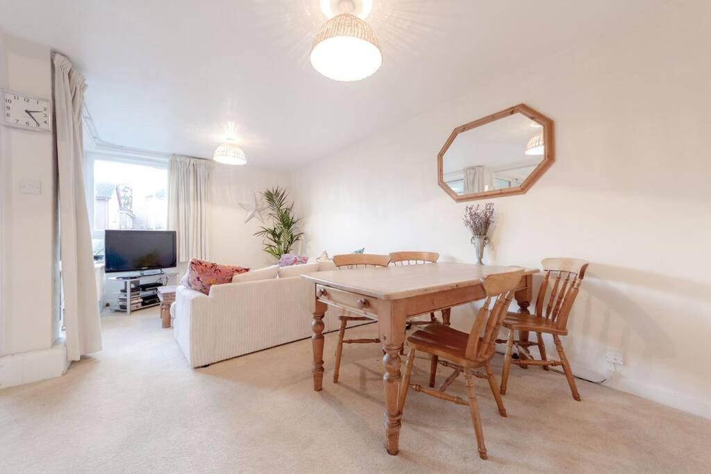 Spacious Two Double Bedroom Flat ลอนดอน ภายนอก รูปภาพ