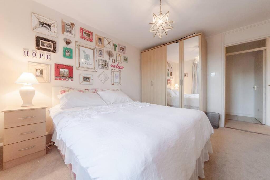 Spacious Two Double Bedroom Flat ลอนดอน ภายนอก รูปภาพ