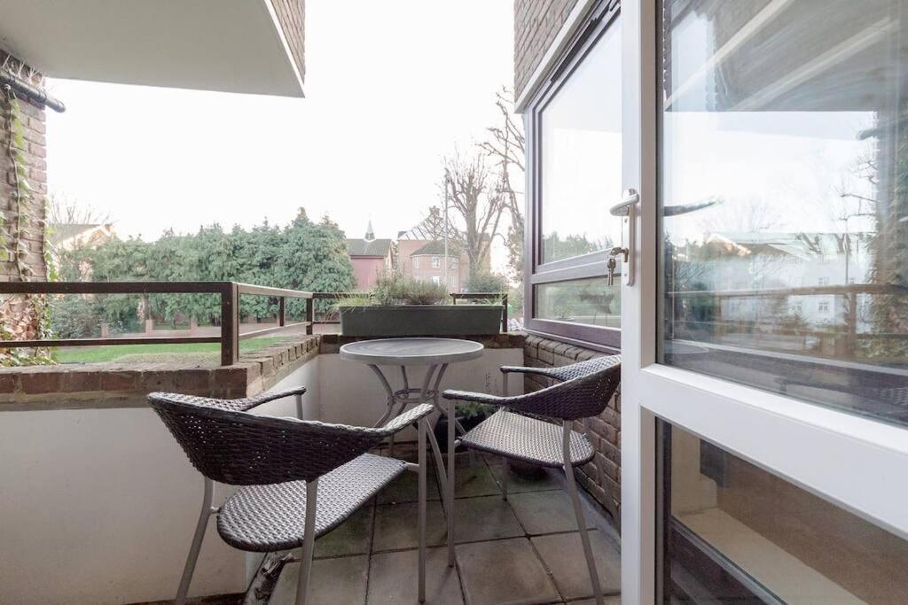 Spacious Two Double Bedroom Flat ลอนดอน ภายนอก รูปภาพ